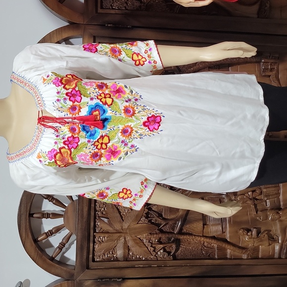 Royal Moda ARTSY Women's size M Colorful Embroidered Tunic Blouse - Picture 7 of 9